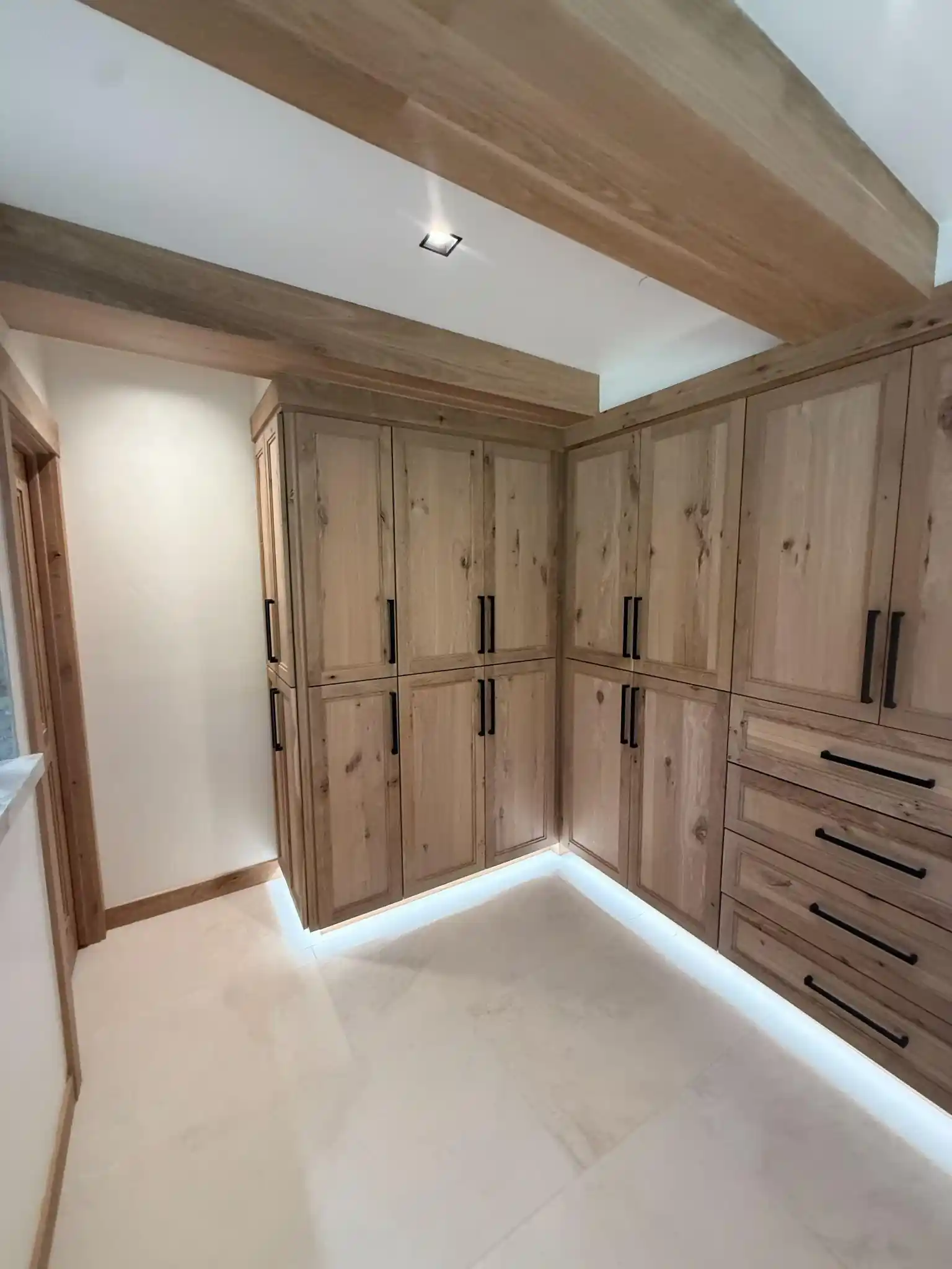 Light Oak Closet detail 1